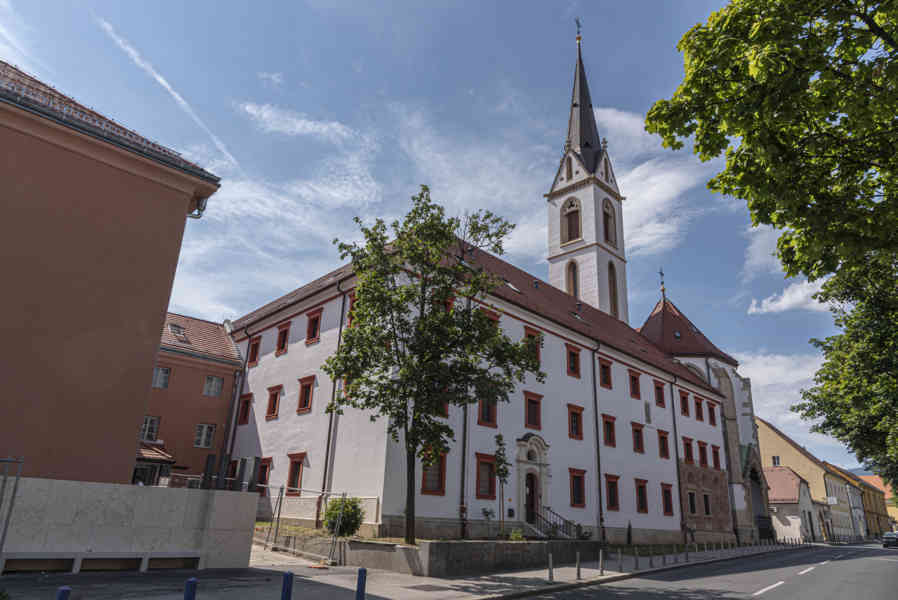 Croacia - Zagreb 29 - iglesia de San Francisco.jpg